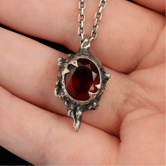 Azathoth Pendant - Onyx, Garnet, Labradorite, Grey Moonstone or Serpentine