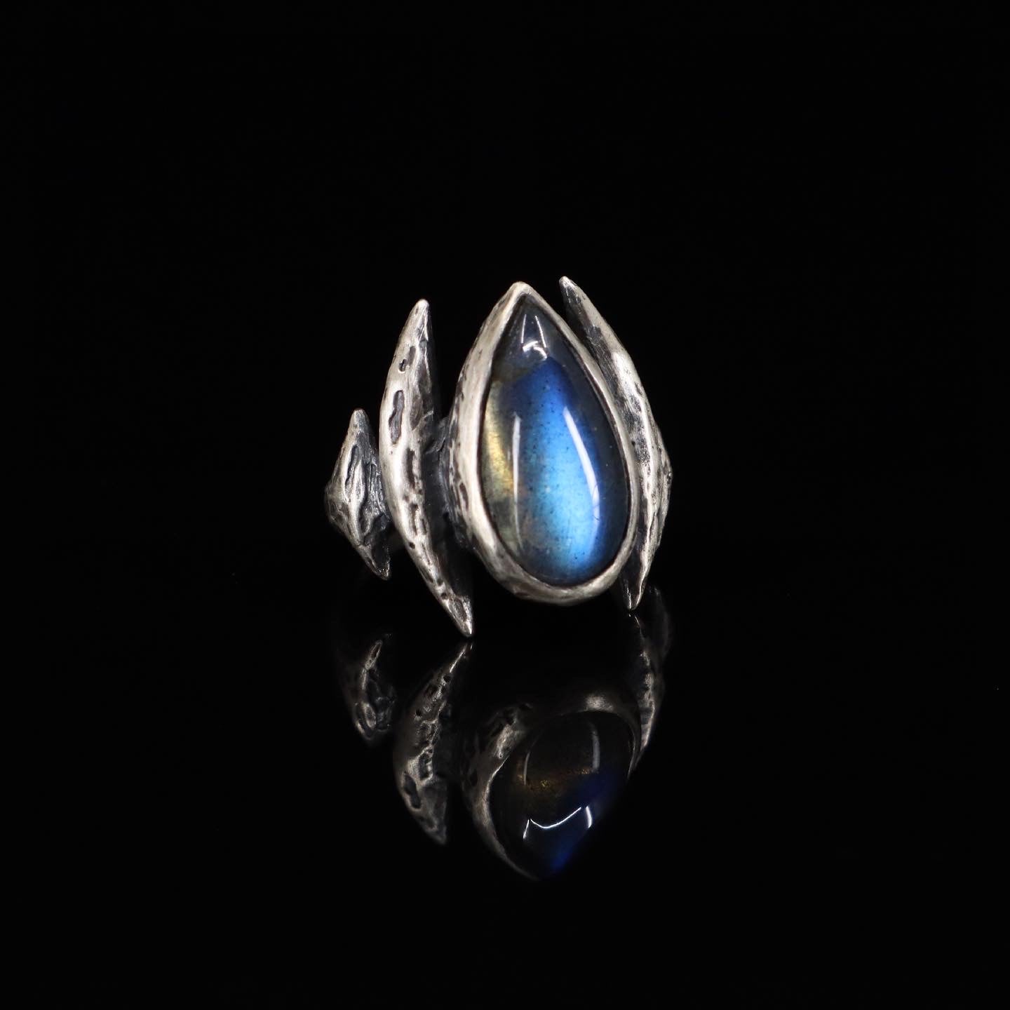 Lestat Ring (Grey Moonstone and Labradorite)