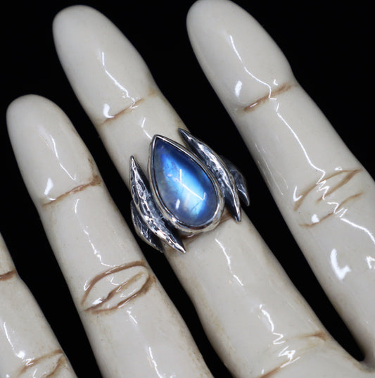 Lestat Ring (Rainbow Moonstone)